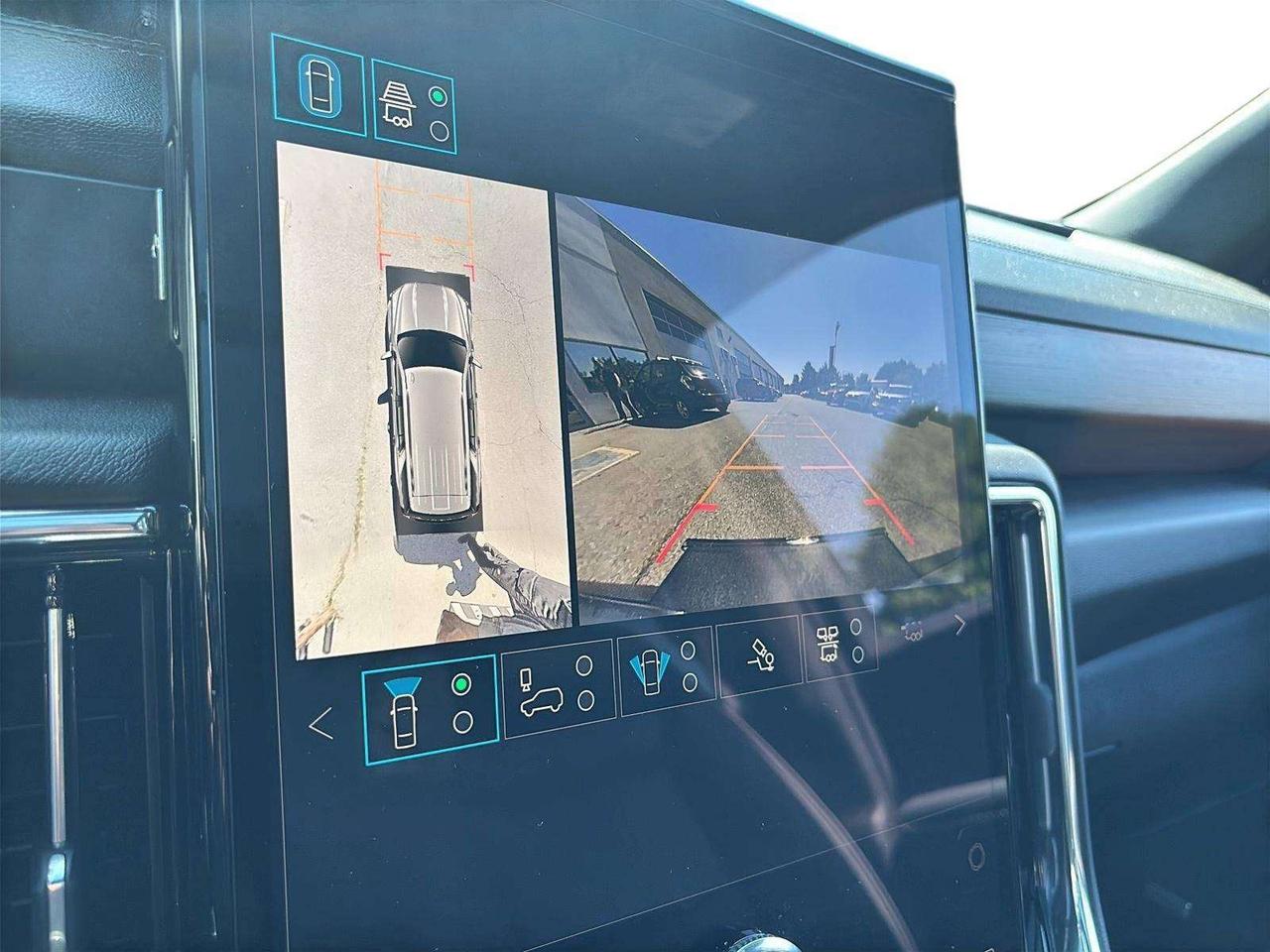 2025 GMC Yukon Denali Photo