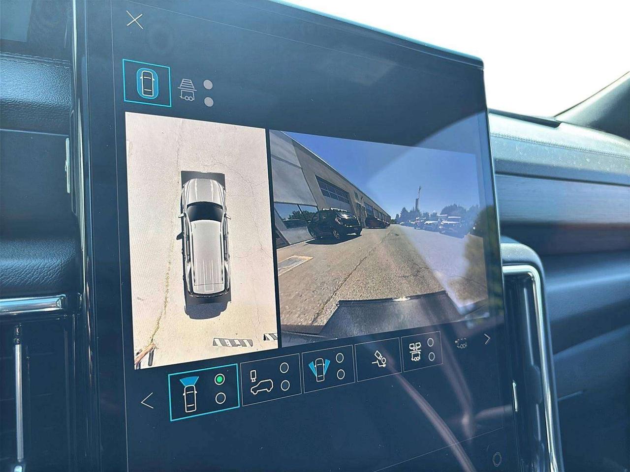 2025 GMC Yukon Denali Photo