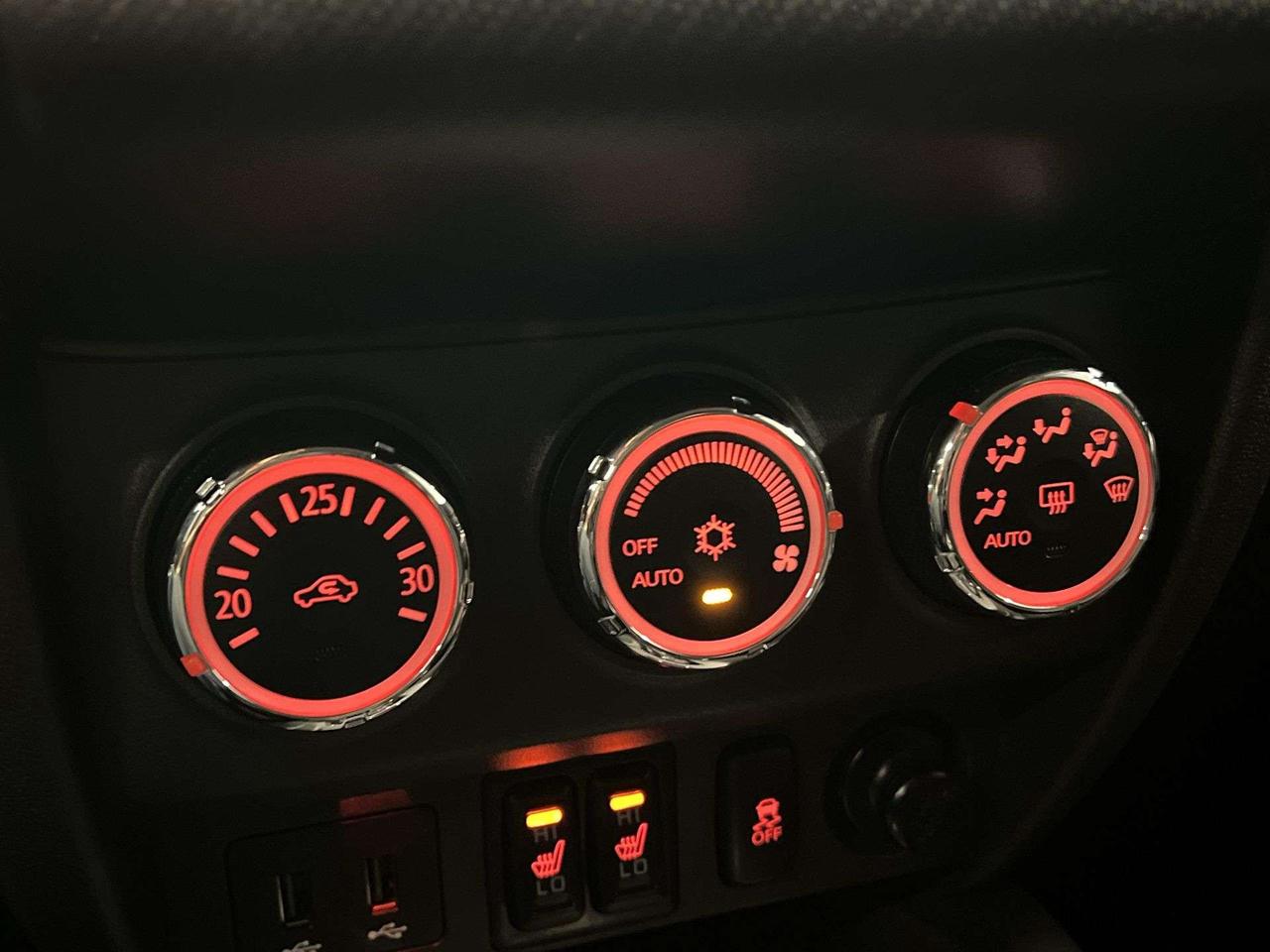 2019 Mitsubishi RVR SE AWD | LOW KMS! | HTD SEATS | CARPLAY | ALLOYS Photo