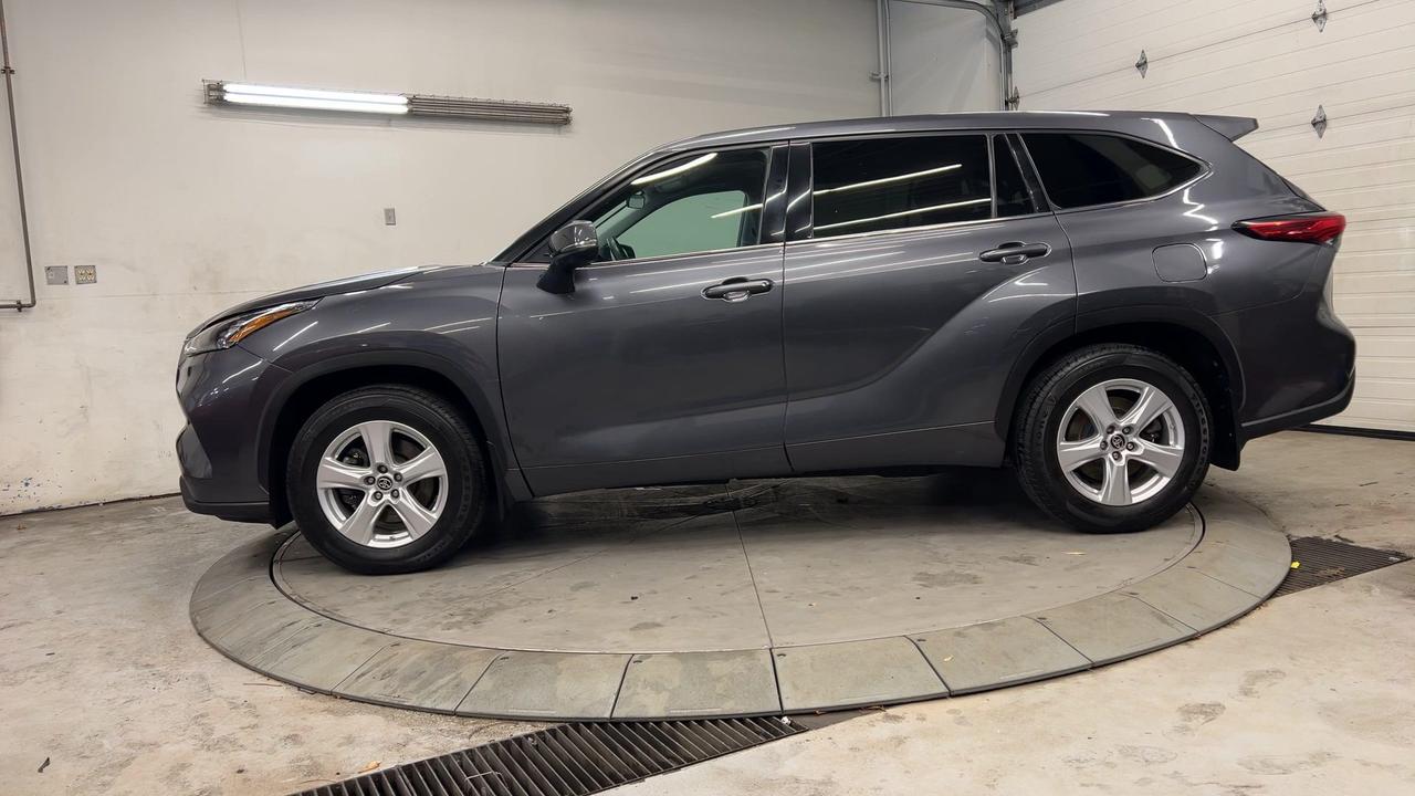 2021 Toyota Highlander AWD | 8-PASS | CARPLAY | ALLOYS | ADAPT. CRUISE Photo
