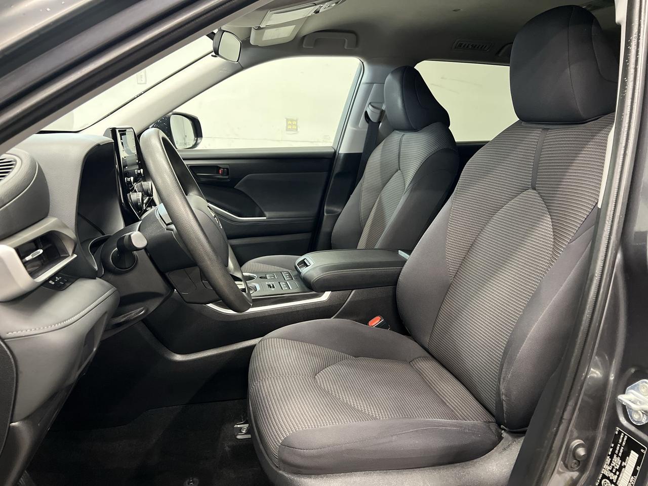 2021 Toyota Highlander AWD | 8-PASS | CARPLAY | ALLOYS | ADAPT. CRUISE Photo