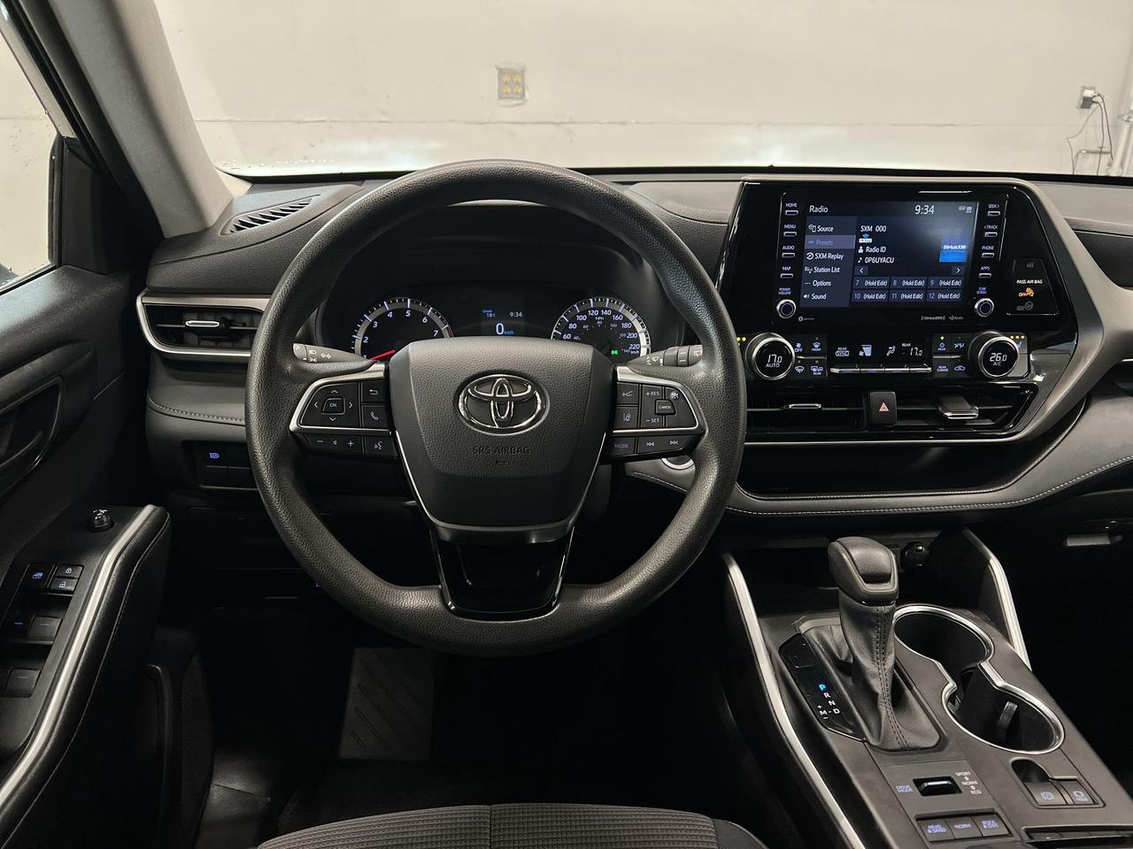 2021 Toyota Highlander AWD | 8-PASS | CARPLAY | ALLOYS | ADAPT. CRUISE Photo