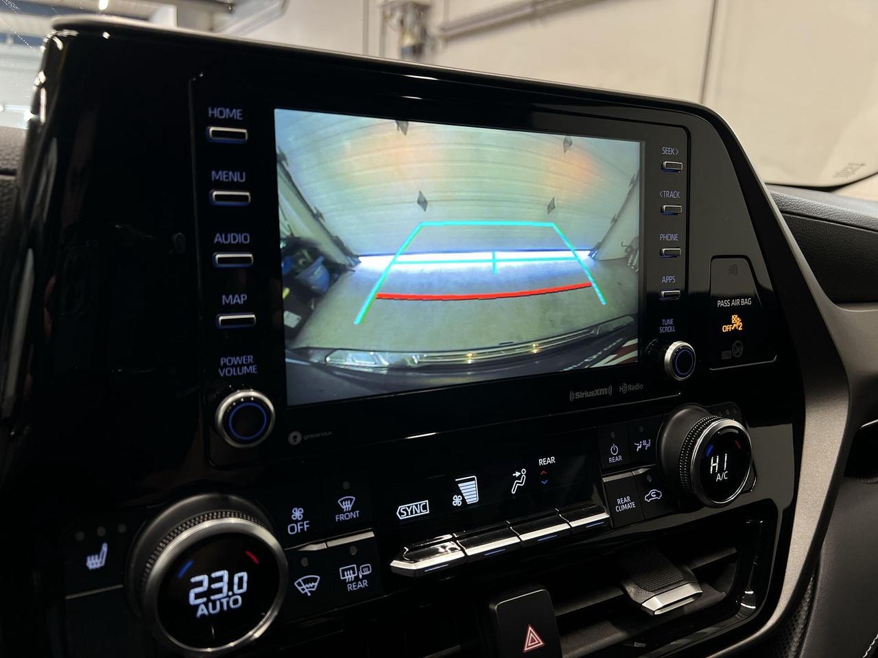 2021 Toyota Highlander AWD | 8-PASS | CARPLAY | ALLOYS | ADAPT. CRUISE Photo