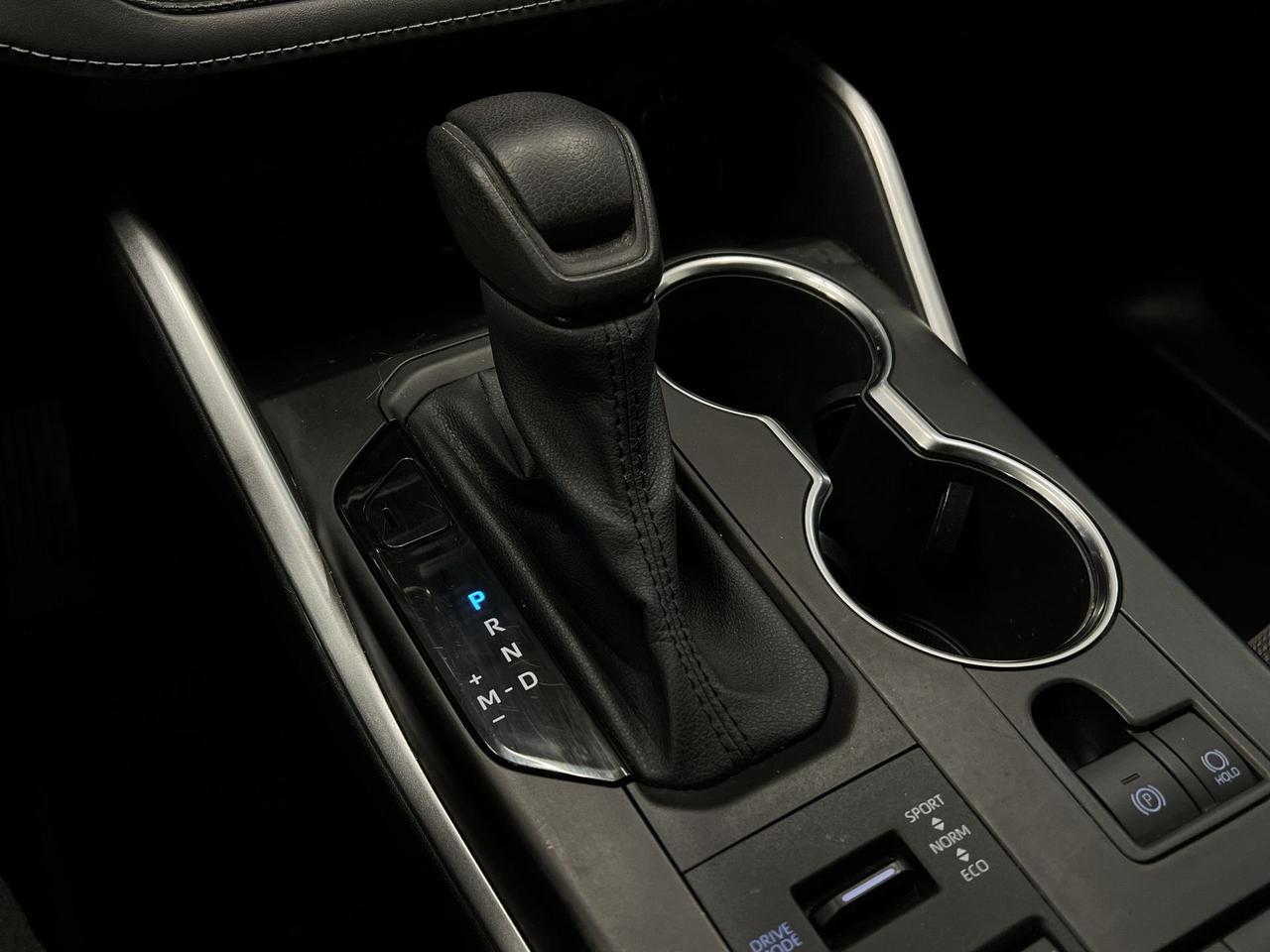 2021 Toyota Highlander AWD | 8-PASS | CARPLAY | ALLOYS | ADAPT. CRUISE Photo