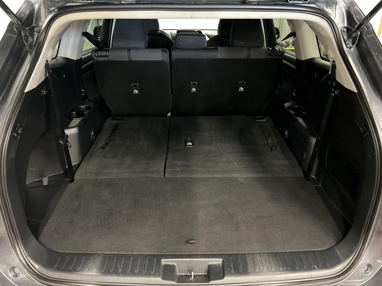 2021 Toyota Highlander AWD | 8-PASS | CARPLAY | ALLOYS | ADAPT. CRUISE Photo