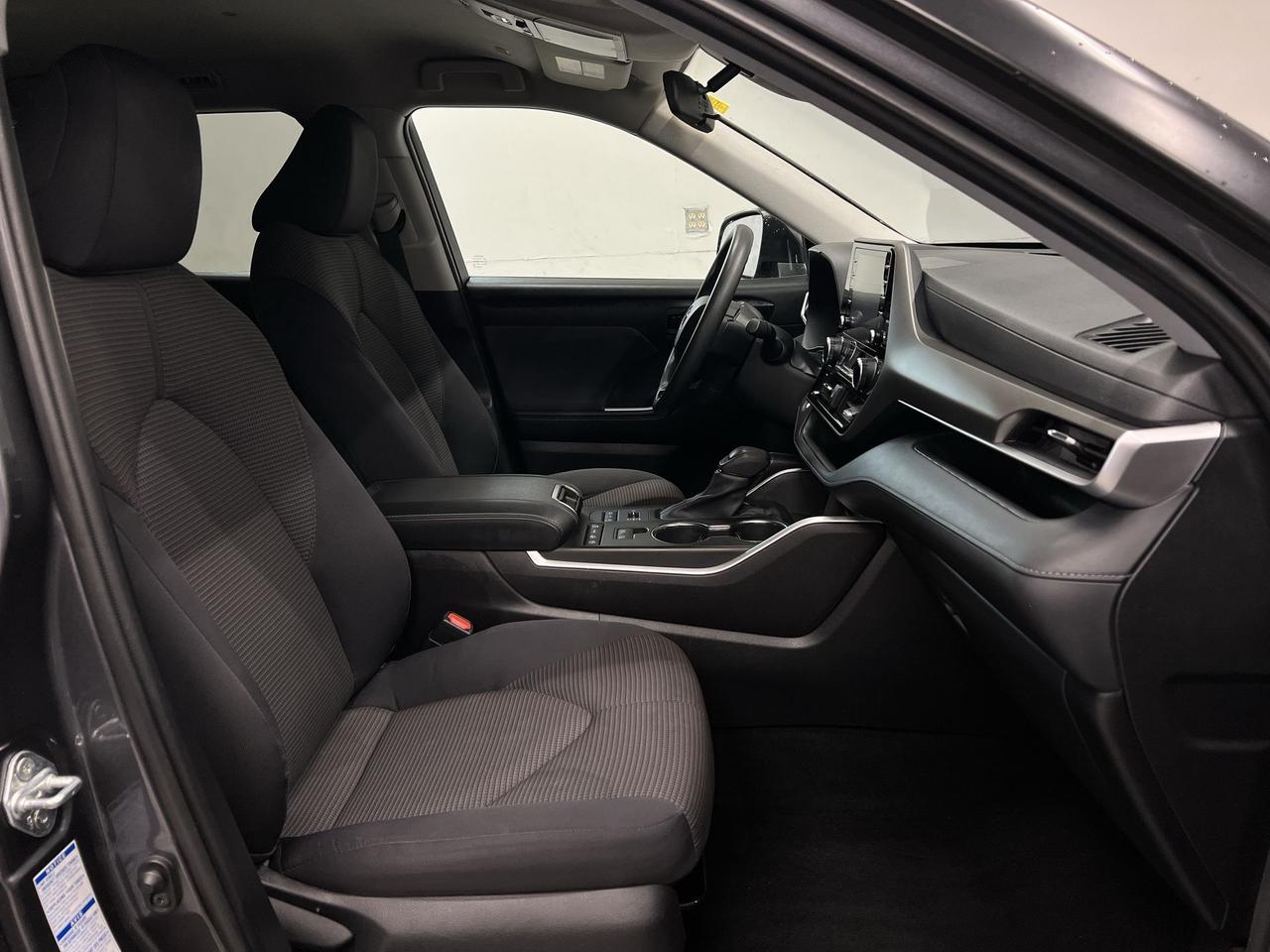 2021 Toyota Highlander AWD | 8-PASS | CARPLAY | ALLOYS | ADAPT. CRUISE Photo