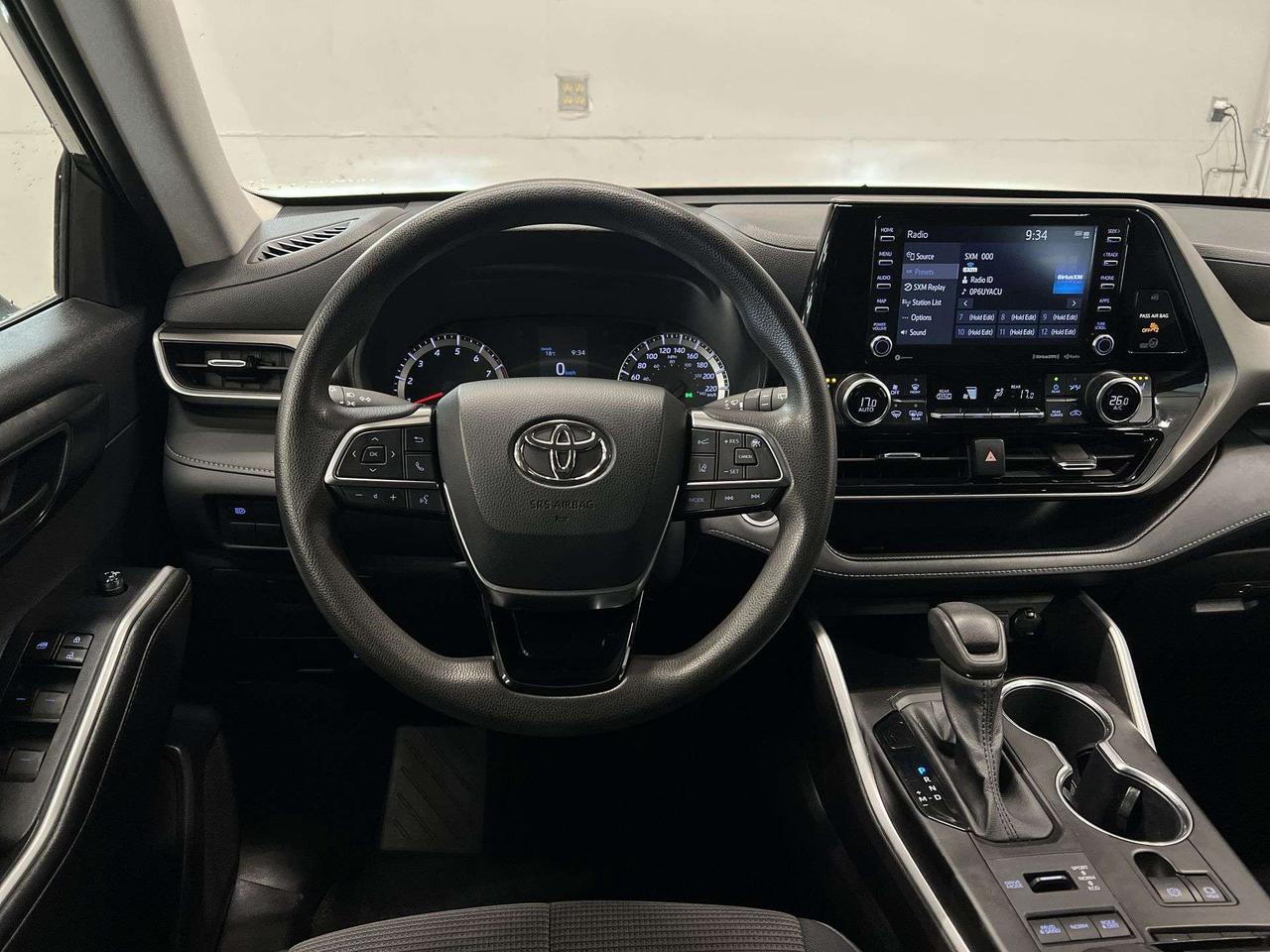 2021 Toyota Highlander AWD | 8-PASS | CARPLAY | ALLOYS | ADAPT. CRUISE Photo