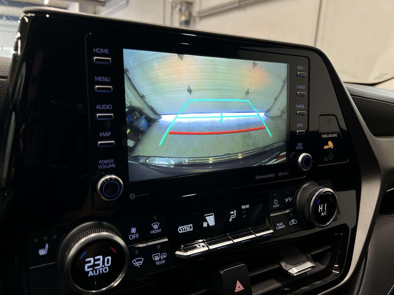 2021 Toyota Highlander AWD | 8-PASS | CARPLAY | ALLOYS | ADAPT. CRUISE Photo