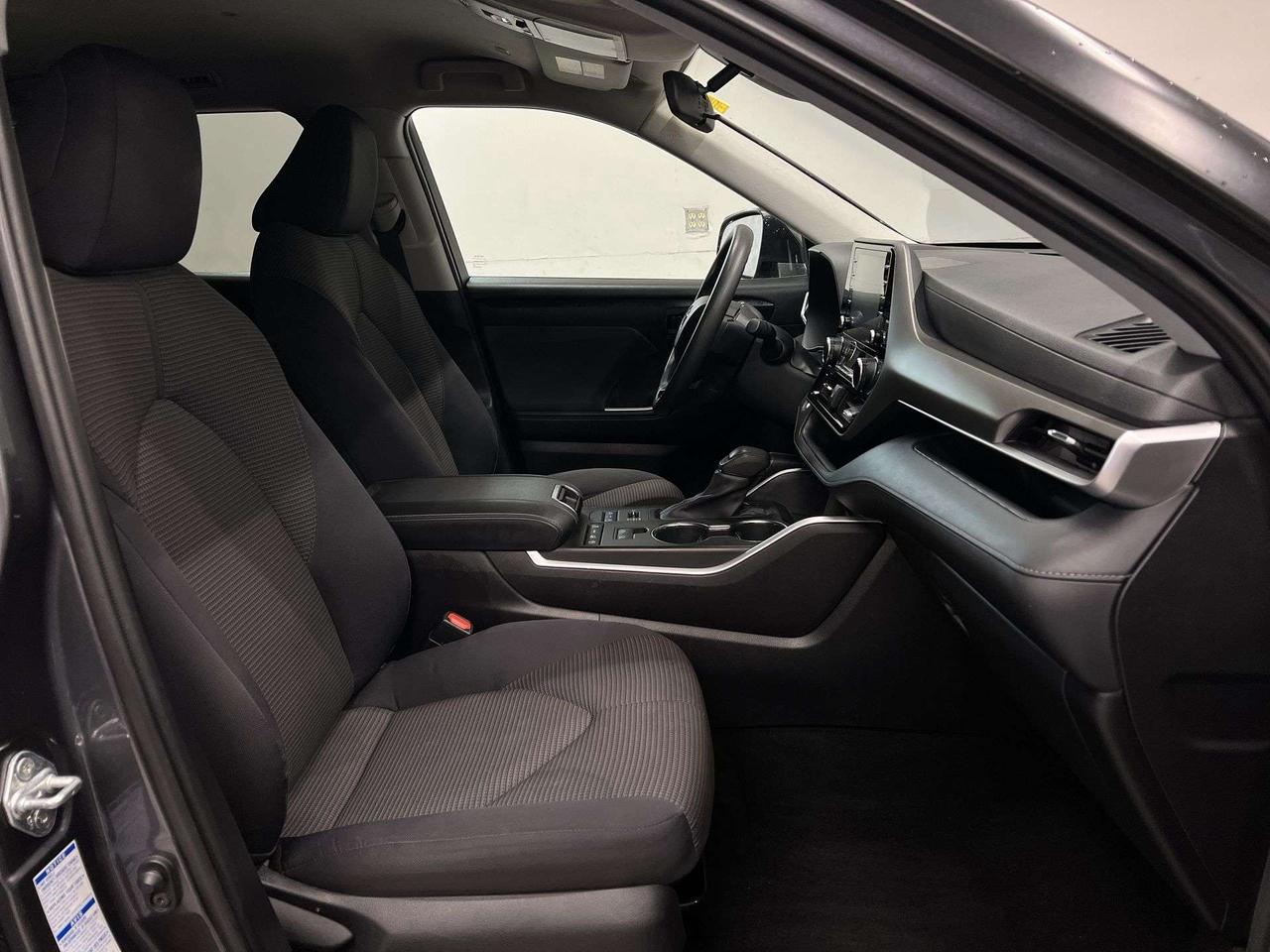2021 Toyota Highlander AWD | 8-PASS | CARPLAY | ALLOYS | ADAPT. CRUISE Photo