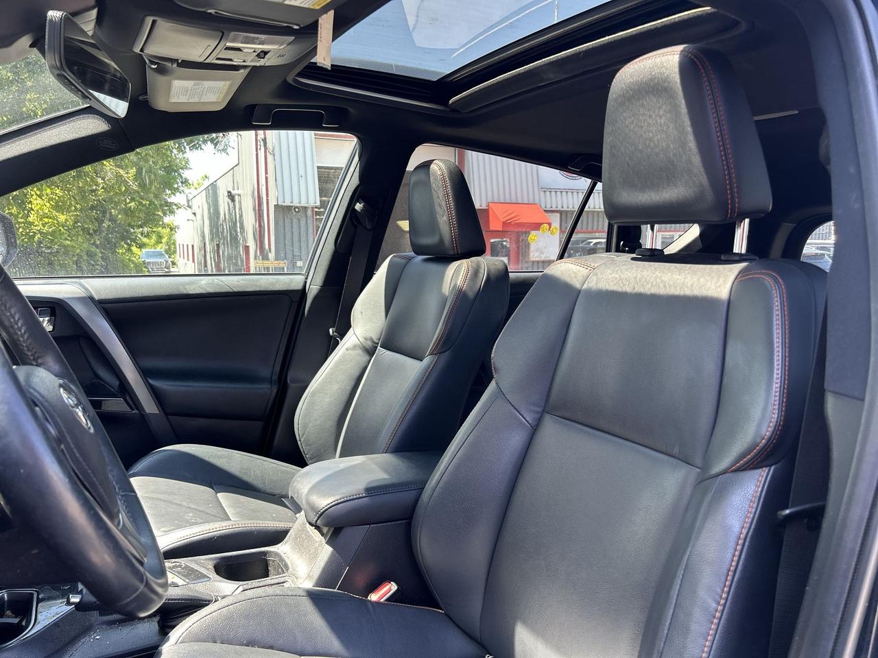 2017 Toyota RAV4 SE AWD | LOW KMS!!| HTD LEATHER |SUNROOF | ALLOYS Photo