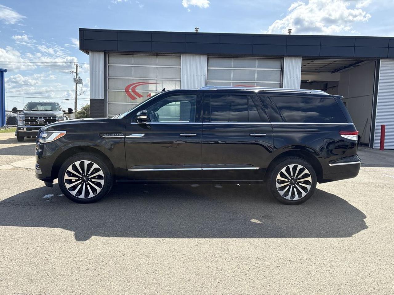 2024 Lincoln Navigator L Reserve Photo3