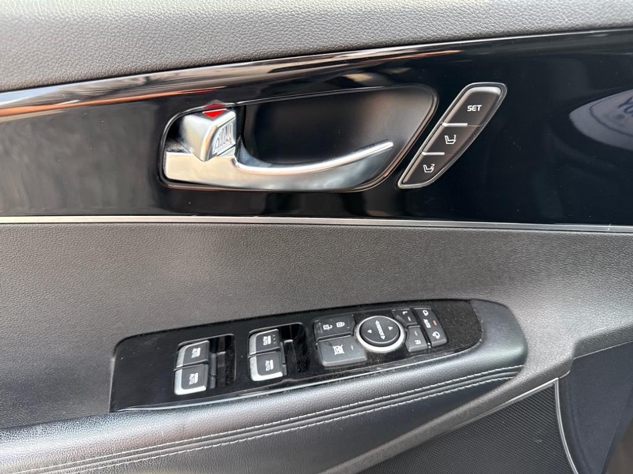 2019 Kia Sorento SX  Panoramic Sunroof- $229 B/W Photo
