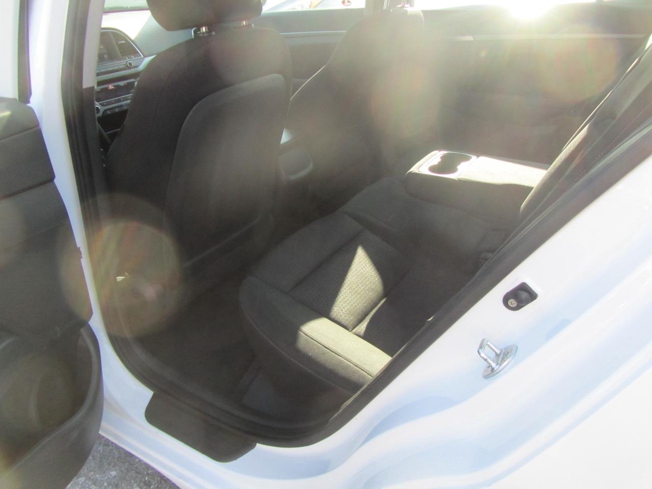 2017 Hyundai Elantra 4dr Sdn Auto GLS Photo