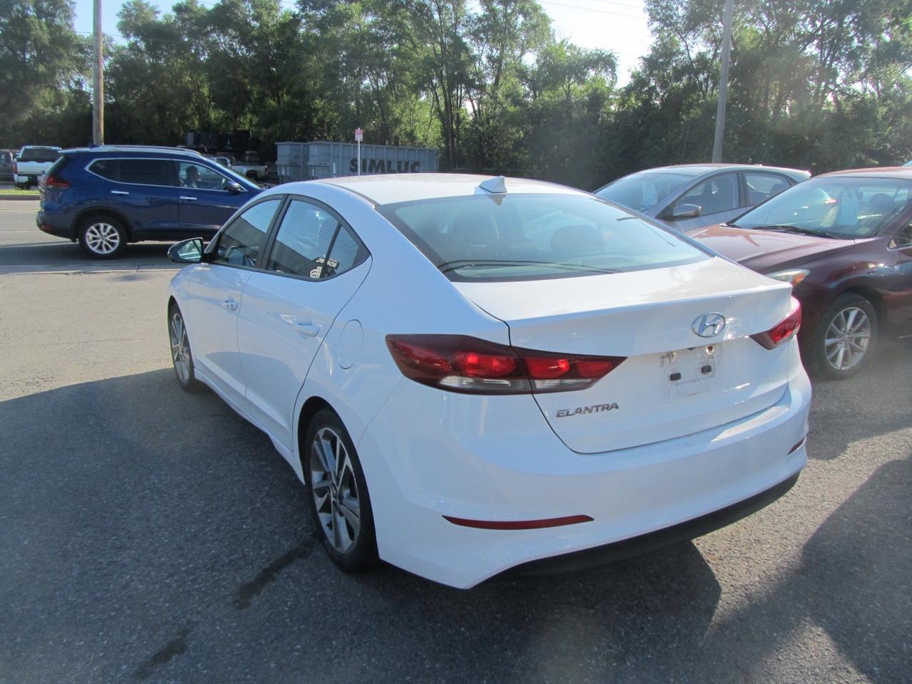 2017 Hyundai Elantra 4dr Sdn Auto GLS Photo
