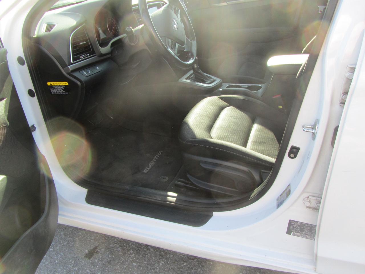 2017 Hyundai Elantra 4dr Sdn Auto GLS Photo