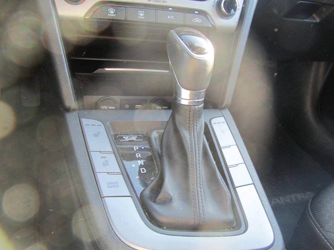 2017 Hyundai Elantra 4dr Sdn Auto GLS Photo