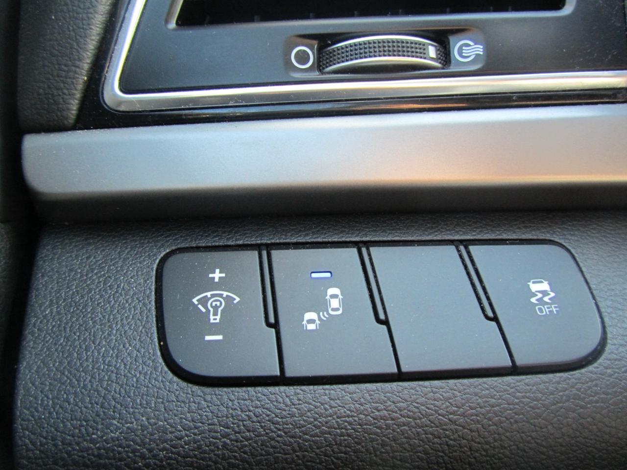 2017 Hyundai Elantra 4dr Sdn Auto GLS Photo