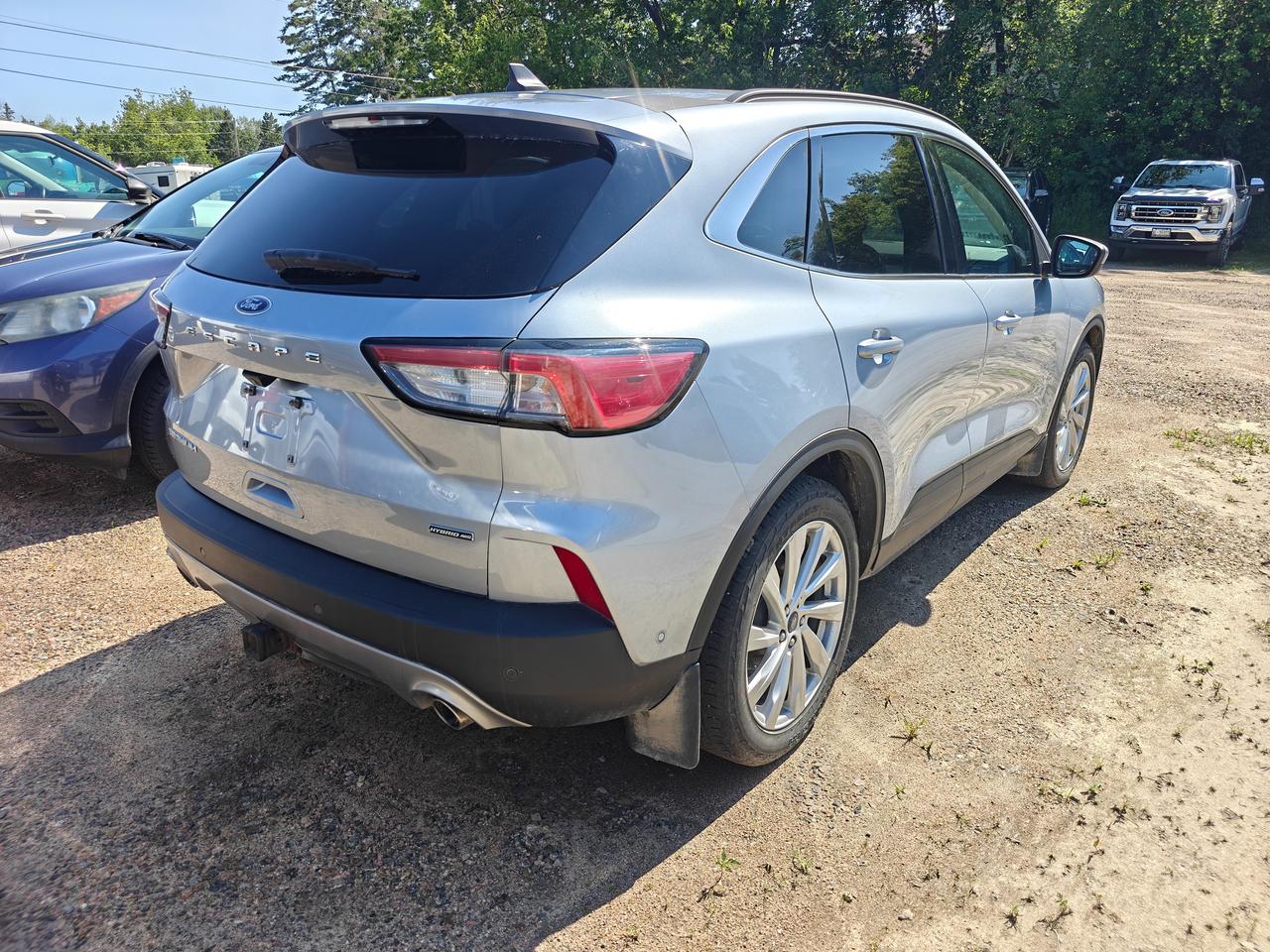 2022 Ford Escape Titanium Photo2