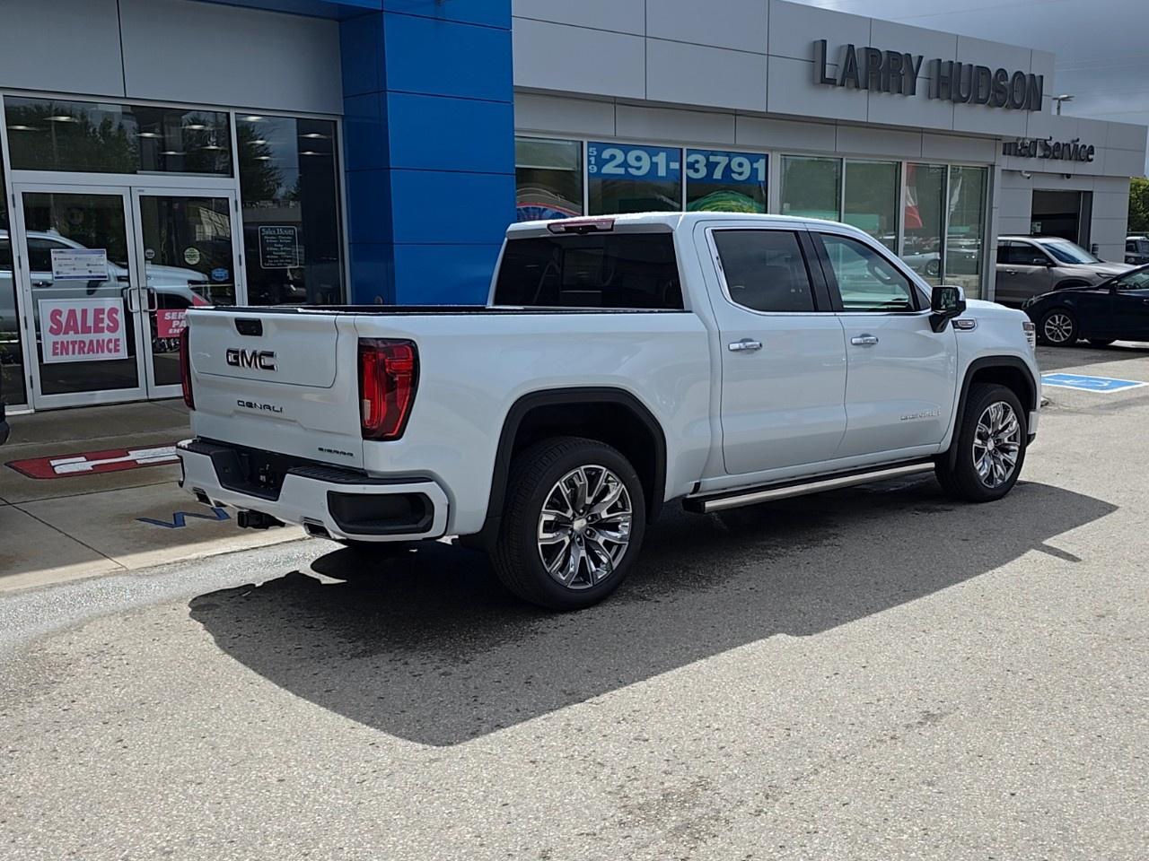 2026 GMC Sierra 1500 Crew Cab Short Box 4-Wheel Drive Denali Photo2