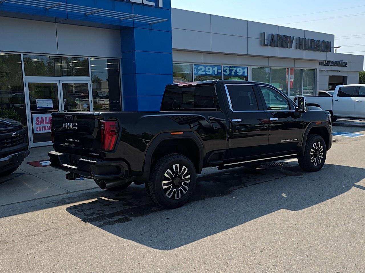 2026 GMC Sierra 2500 HD Crew Cab Standard Box 4-Wheel Drive Denali Ultimate Photo