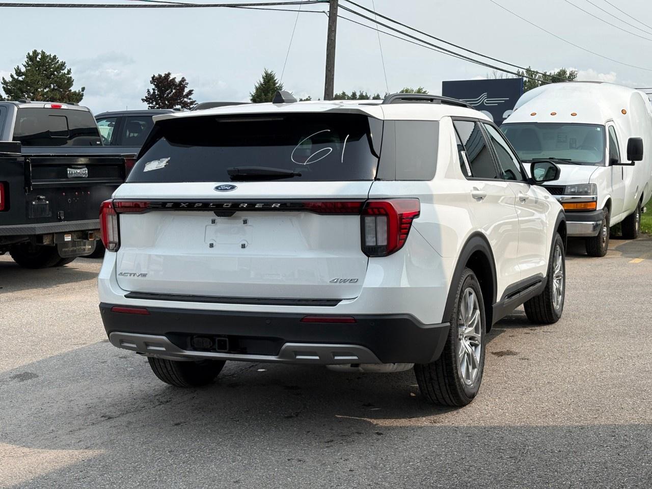 2026 Ford Explorer Active w/200A Pkg 4WD Photo