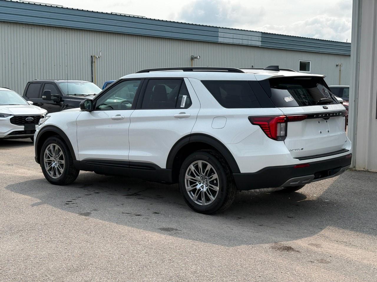 2026 Ford Explorer Active w/200A Pkg 4WD Photo
