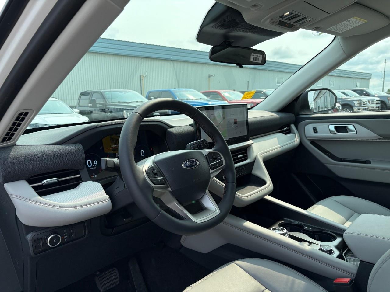 2026 Ford Explorer Active w/200A Pkg 4WD Photo