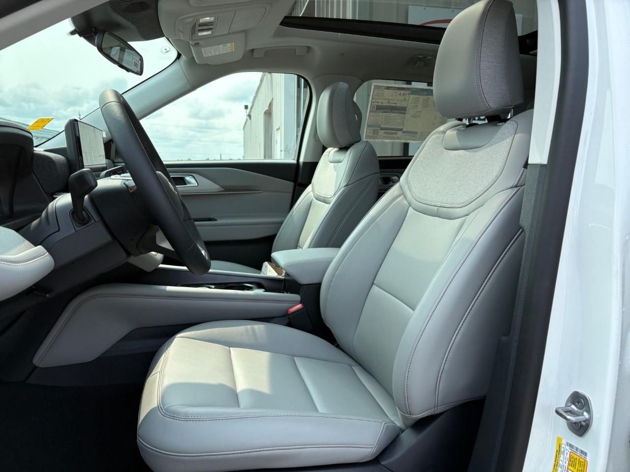 2026 Ford Explorer Active w/200A Pkg 4WD Photo