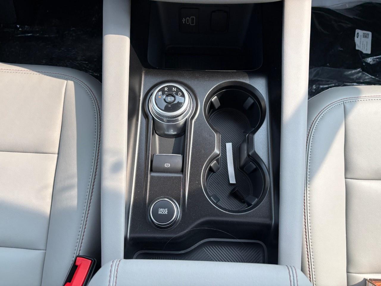 2026 Ford Explorer Active w/200A Pkg 4WD Photo
