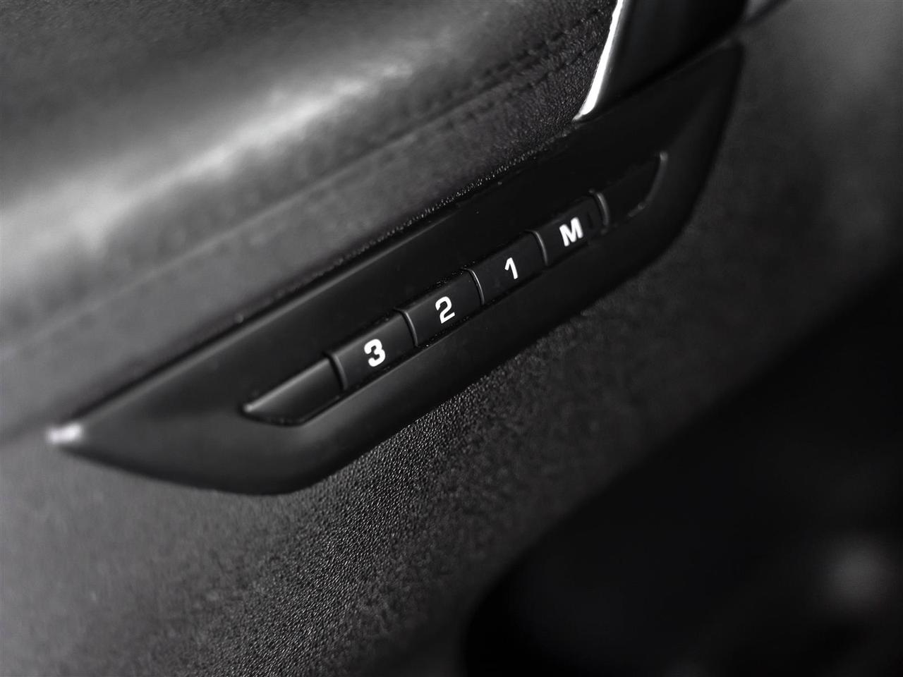 2023 Land Rover Discovery Sport SE|Black Pack|Accident Free|Ontario Vehicle|Adaptive Cruise Photo