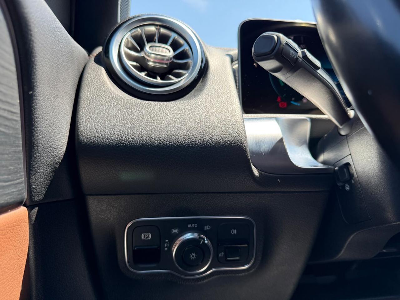 2020 Mercedes-Benz G-Class GLB 250 Photo