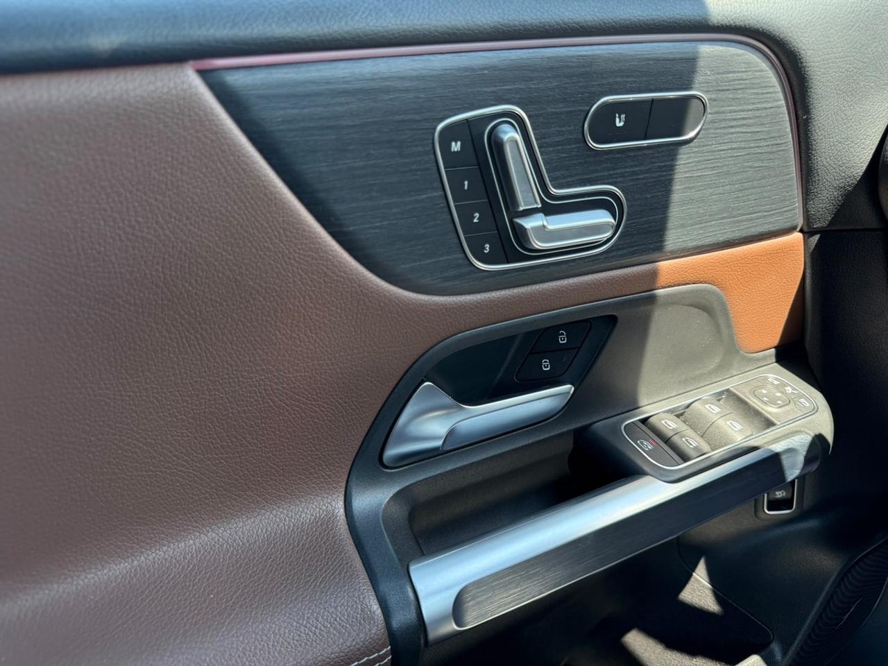 2020 Mercedes-Benz G-Class GLB 250 Photo
