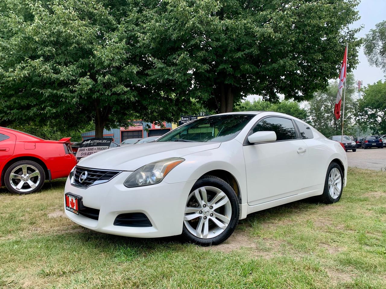 2011 Nissan Altima LOW KM SNRF CERTIFIED NEW BRAKES LEATHER LOADED Photo
