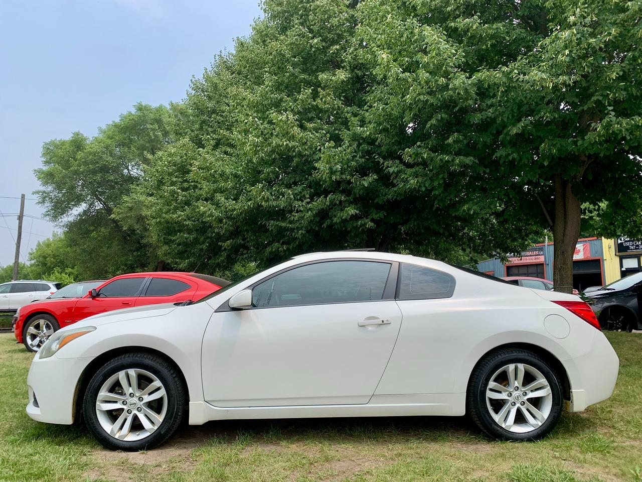 2011 Nissan Altima LOW KM SNRF CERTIFIED NEW BRAKES LEATHER LOADED Photo