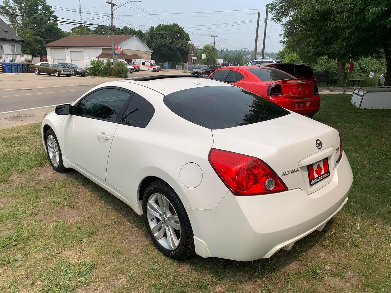 2011 Nissan Altima LOW KM SNRF CERTIFIED NEW BRAKES LEATHER LOADED Photo