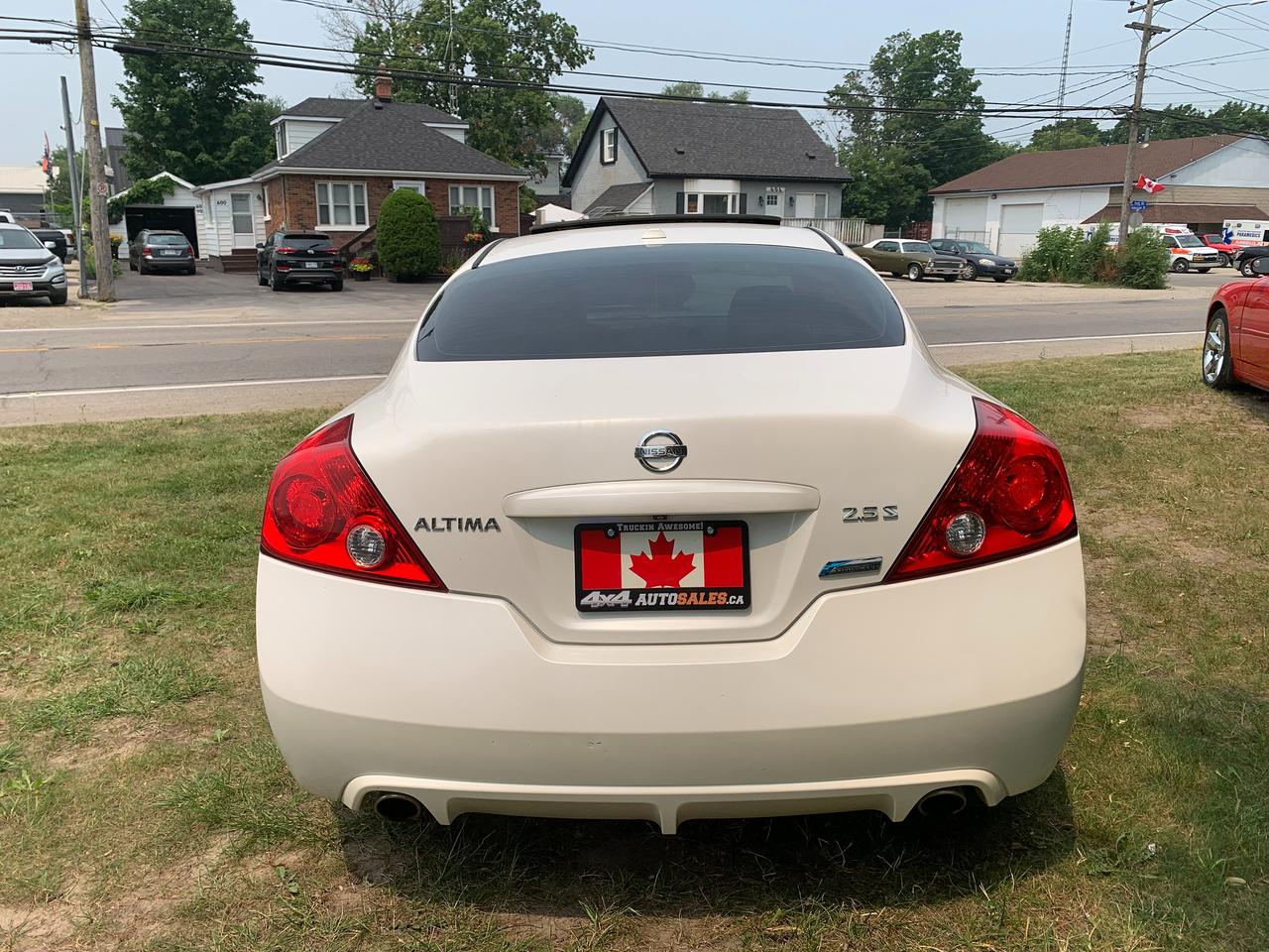 2011 Nissan Altima LOW KM SNRF CERTIFIED NEW BRAKES LEATHER LOADED Photo