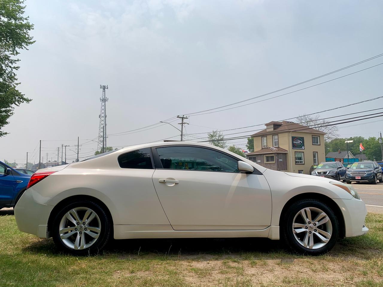 2011 Nissan Altima LOW KM SNRF CERTIFIED NEW BRAKES LEATHER LOADED Photo