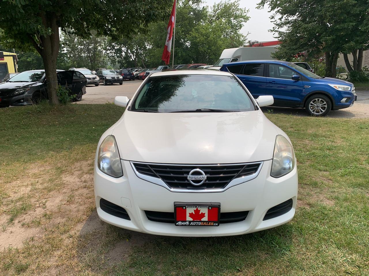 2011 Nissan Altima LOW KM SNRF CERTIFIED NEW BRAKES LEATHER LOADED Photo