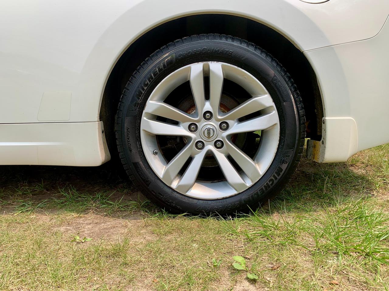 2011 Nissan Altima LOW KM SNRF CERTIFIED NEW BRAKES LEATHER LOADED Photo
