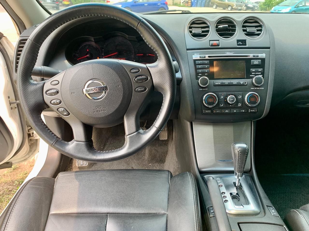 2011 Nissan Altima LOW KM SNRF CERTIFIED NEW BRAKES LEATHER LOADED Photo