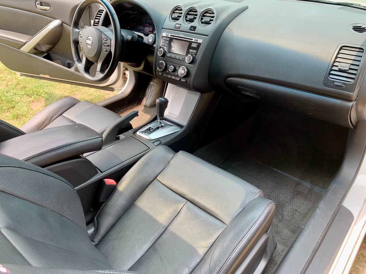 2011 Nissan Altima LOW KM SNRF CERTIFIED NEW BRAKES LEATHER LOADED Photo
