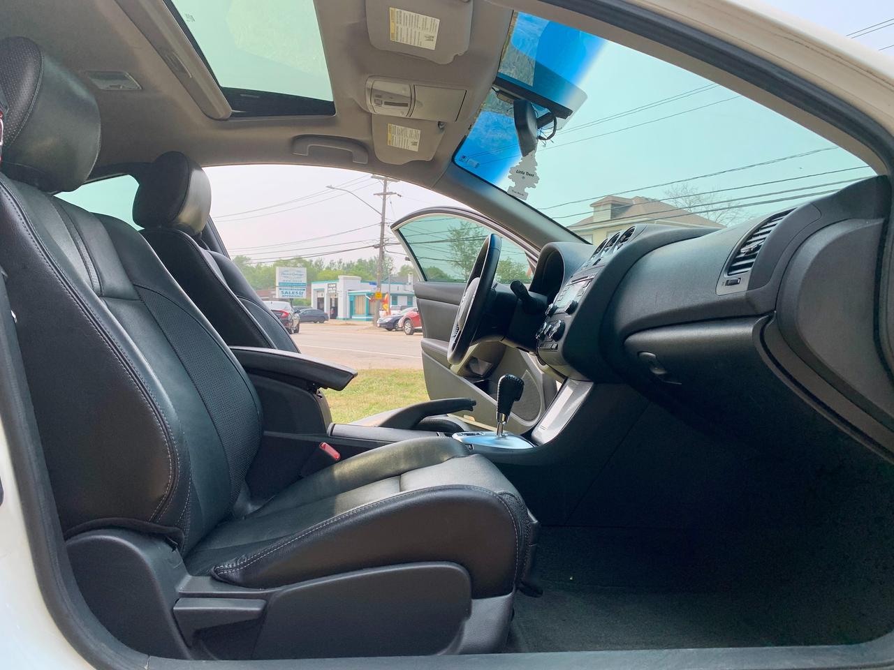 2011 Nissan Altima LOW KM SNRF CERTIFIED NEW BRAKES LEATHER LOADED Photo