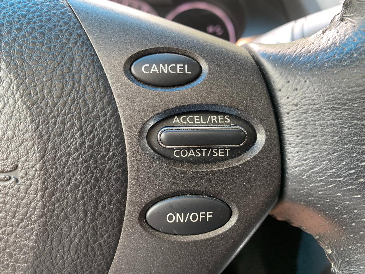2011 Nissan Altima LOW KM SNRF CERTIFIED NEW BRAKES LEATHER LOADED Photo