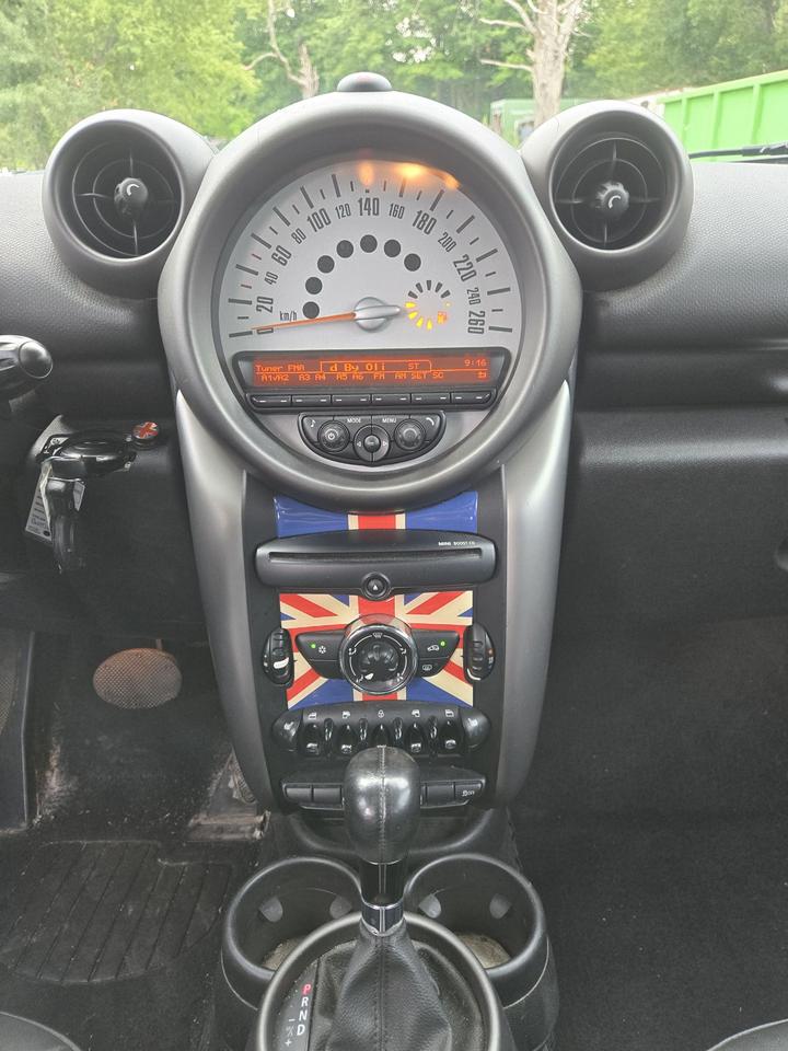 2011 MINI Cooper Countryman  Photo