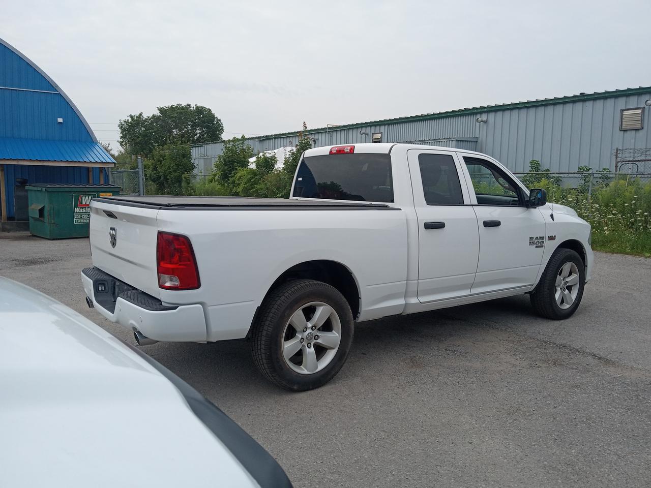 2022 RAM 1500 Classic EXPRESS Photo4