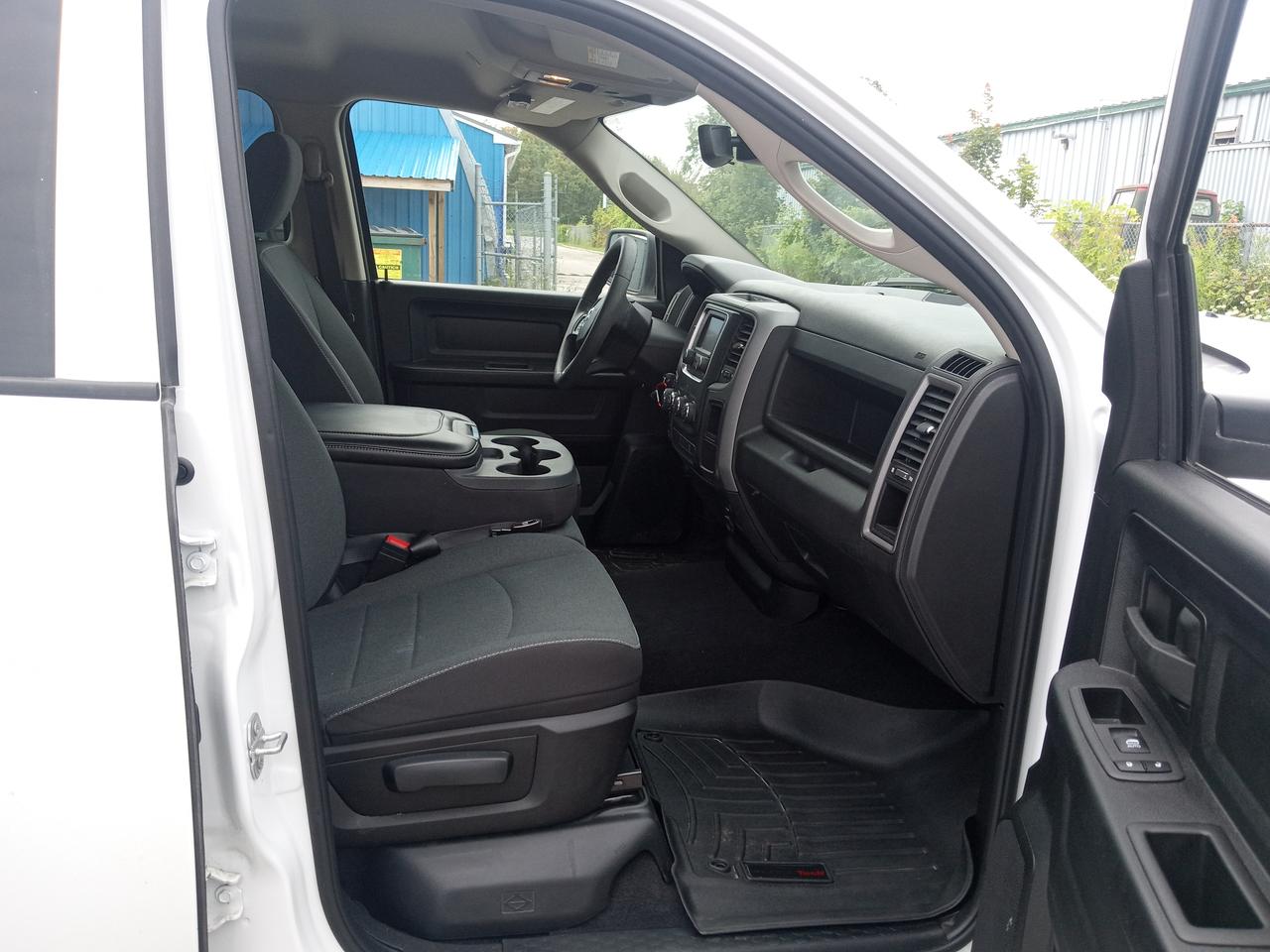 2022 RAM 1500 Classic EXPRESS Photo