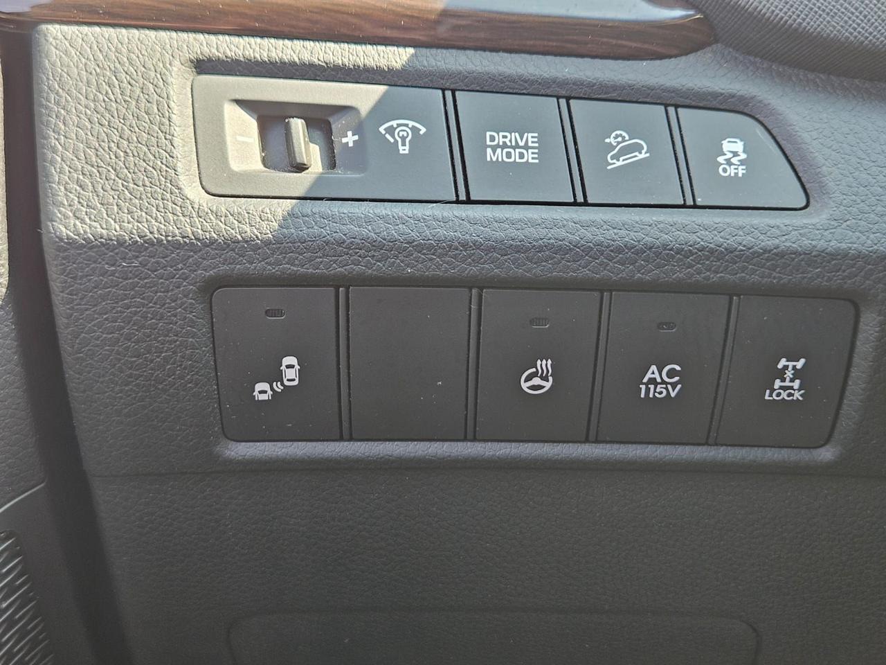 2018 Hyundai Santa Fe XL AWD Premium Photo