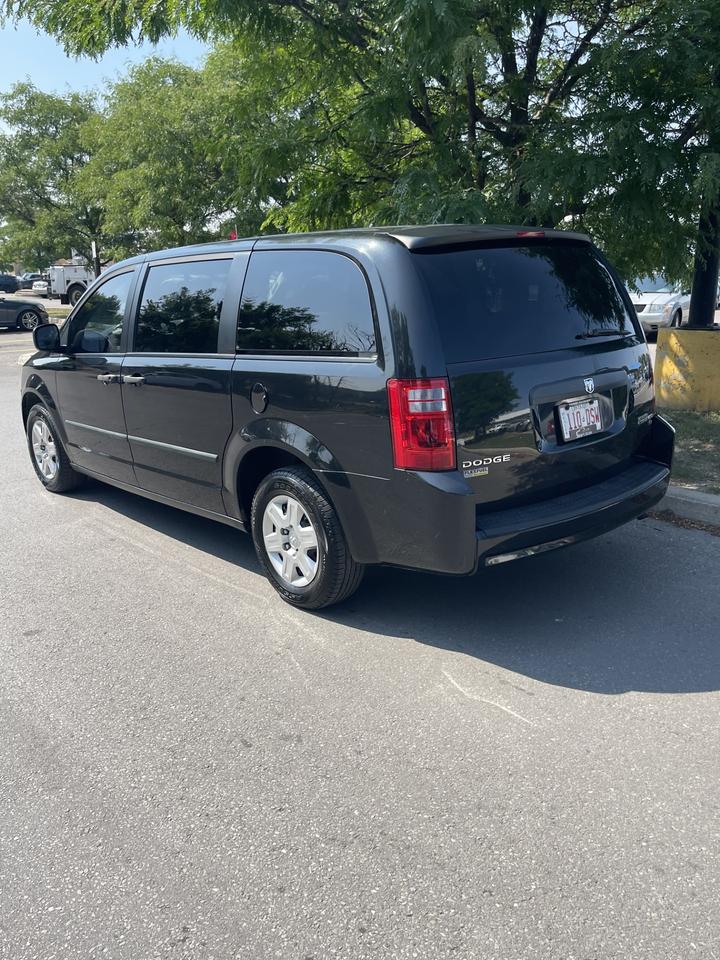 2010 Dodge Grand Caravan SE   ONLY 105,000 KMS Photo2