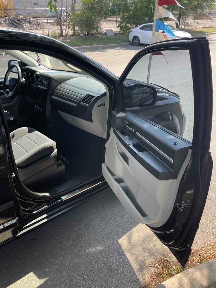 2010 Dodge Grand Caravan SE   ONLY 105,000 KMS Photo