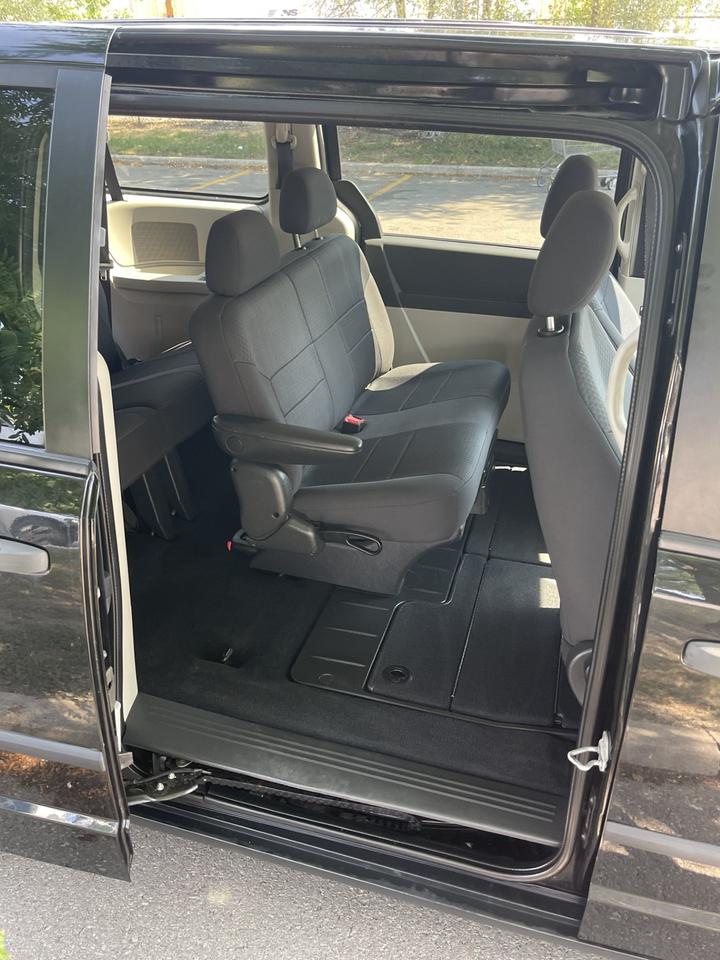 2010 Dodge Grand Caravan SE   ONLY 105,000 KMS Photo